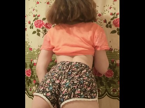 ❤️ Leanabh òg sexy a ’toirt dheth na shorts aice air a’ chamara ❤❌ Gnè càileachd leinn ❤