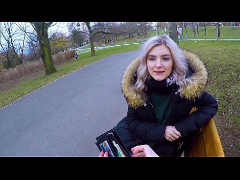 ❤️ Swallows hot cum coigreach airson airgead - blowjob anns a 'phàirc le Eva Elfie ❤❌ Gnè càileachd leinn ❤